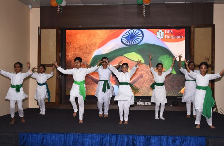 দিল্লি পাবলিক স্কুল দুর্গাপুর তাদের স্কুলে,  সংবিধান, প্রজাতন্ত্র ও ২৬ – এর অঙ্গীকার নিয়ে  ৭৭ তম প্রজাতন্ত্র দিবস পালন করল