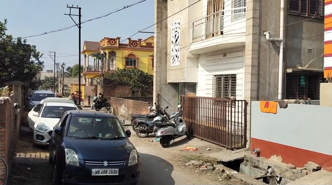 দুর্গাপুরে কেন্দ্রীয় শুল্ক দপ্তরের ‘ম্যারাথন’ তল্লাশি: বেনাচিতিতে ব্যবসায়ীর ডেরায় টানা ২১ ঘণ্টা অভিযান