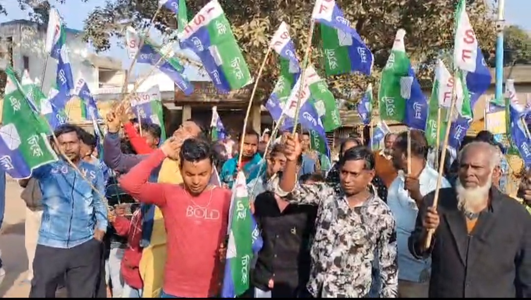 তৃণমূল-বিজেপির বিকল্প হওয়ার ডাক: জেমুয়ায় আইএসএফ-এর বিশাল মিছিলে চাঞ্চল্য