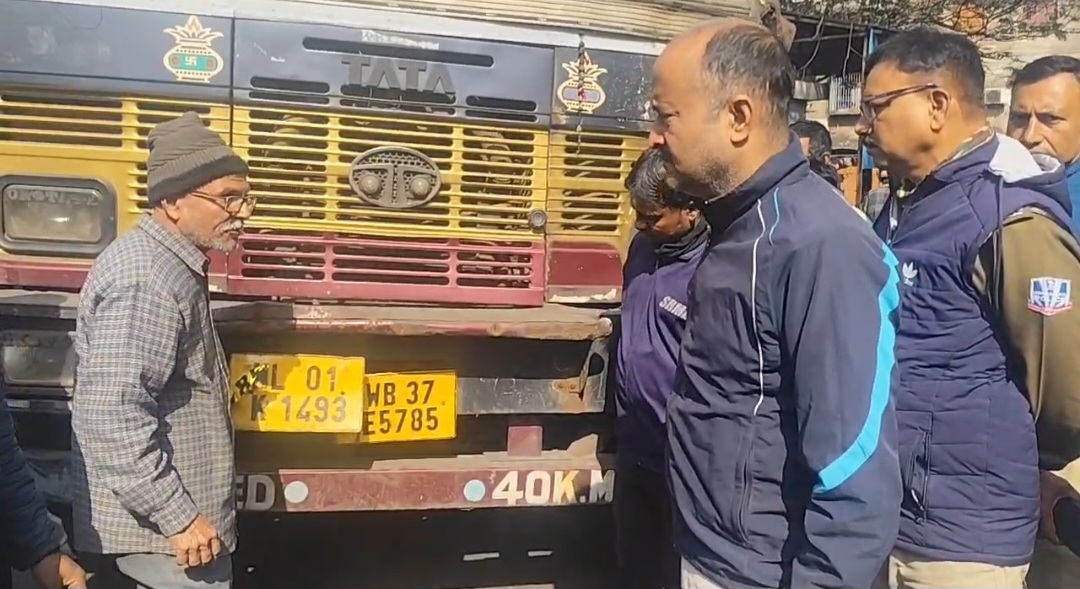 একই ট্রাক, তিন নম্বর প্লেট! দুর্গাপুরে হাতেনাতে ধরা পড়ল ‘জালিয়াতি’