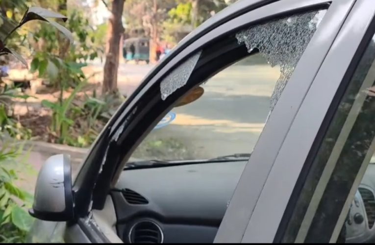 সিটি সেন্টারে দুষ্কৃতী তাণ্ডব, প্রাক্তন ইস্পাত কারখানার চিকিৎসকের গাড়ি ভাঙচুর