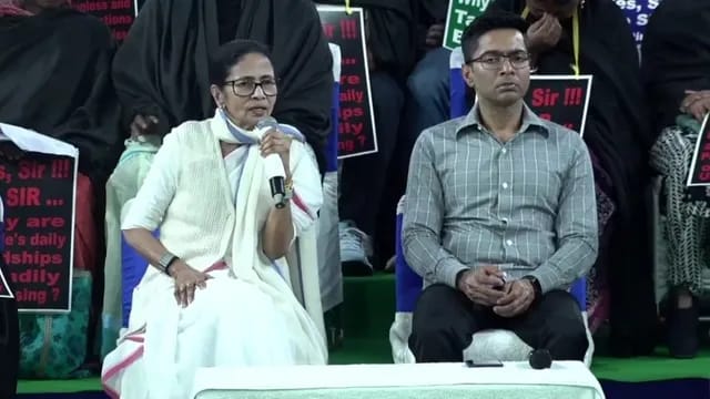 ভোটের আগে এসআইআর নিয়ে নির্বাচন কমিশনের বিরুদ্ধে যুদ্ধ ঘোষণা মমতার, বৈঠক বয়কটের ডাক