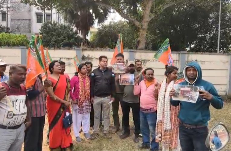 বিজেপির অস্থায়ী দলীয় কার্যালয় চুরি নিয়ে রাজনৈতিক তরজা, চাঞ্চল্য দুর্গাপুরের ২৫ নম্বর ওয়ার্ডে