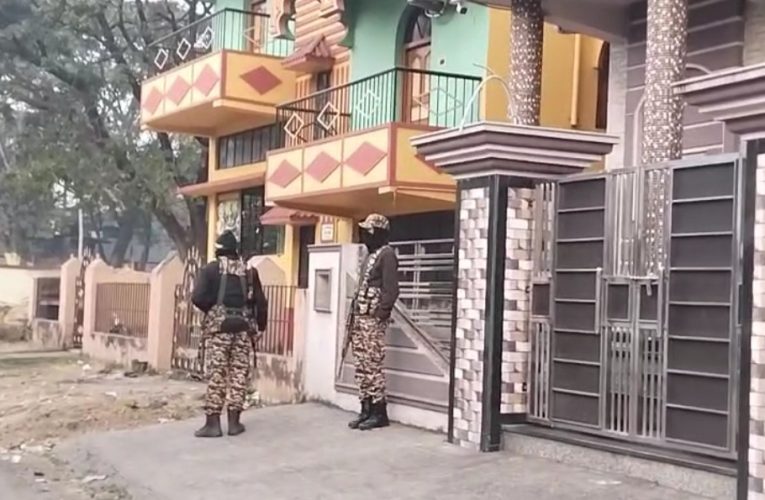 পশ্চিম বর্ধমানে ইডির হানা: নতুন বুদবুদ ওসি’র বাড়িতে হাই-ভোল্টেজ অভিযান