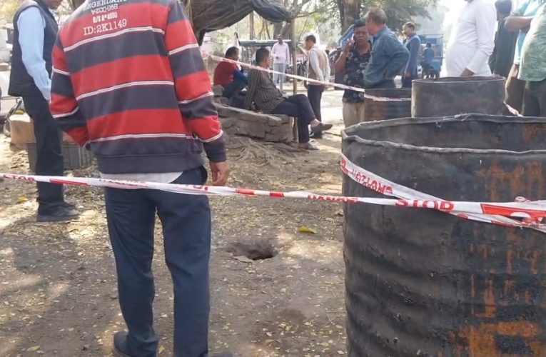 দুর্গাপুরে ফের রাস্তার ধারে ধস: কনিষ্ক মোড়ে আতঙ্ক, বড় বিপদের আশঙ্কা