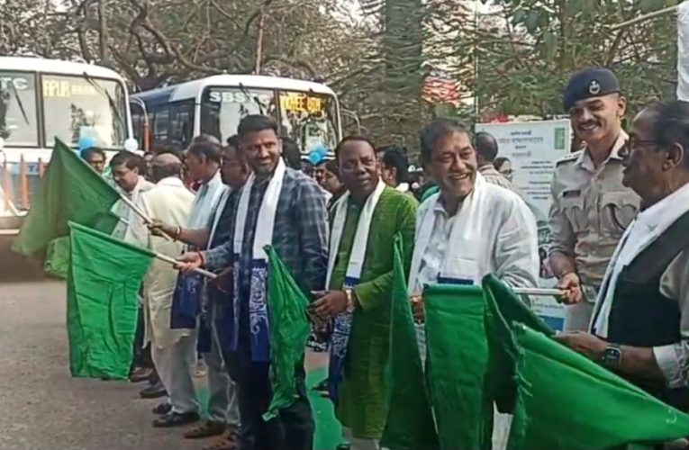 পরিবেশবান্ধব পরিবহণে বড় পদক্ষেপ: দক্ষিণবঙ্গে ২০টি নতুন সিএনজি বাসের উদ্বোধন করলেন মুখ্যমন্ত্রী