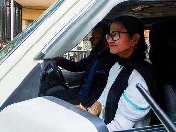 কপিল সিব্বলের অসুস্থতায় সুপ্রিম কোর্টে  পিছোল মমতা–ইডি সংঘর্ষ মামলার শুনানি