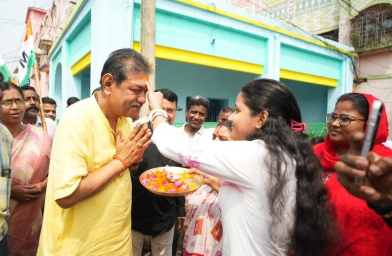 গদা-ধূপ আর জনসংযোগ: ডায়েরি হাতে পাণ্ডবেশ্বরের অলিতে-গলিতে নরেন্দ্রনাথ