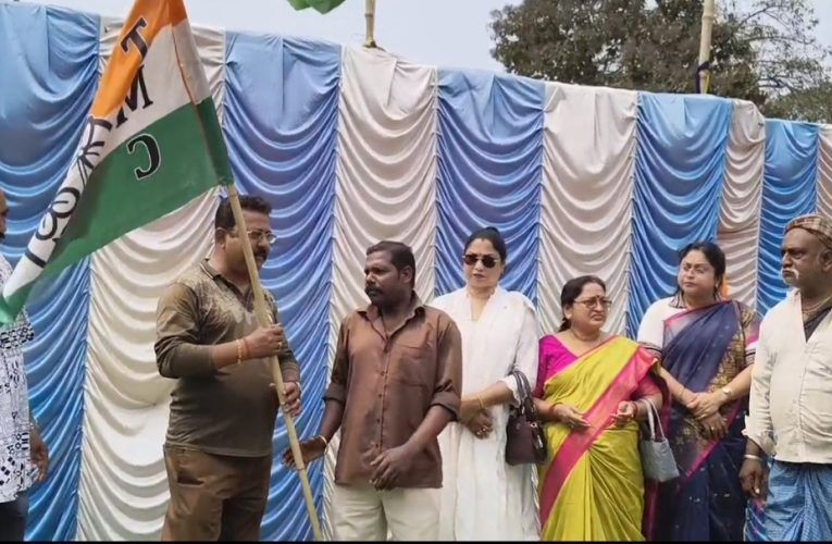 ভোটের মুখে পদ্ম-শিবিরে বড় ভাঙন: দুর্গাপুরে বিজেপি ছেড়ে তৃণমূলে কয়েক ডজন কর্মী