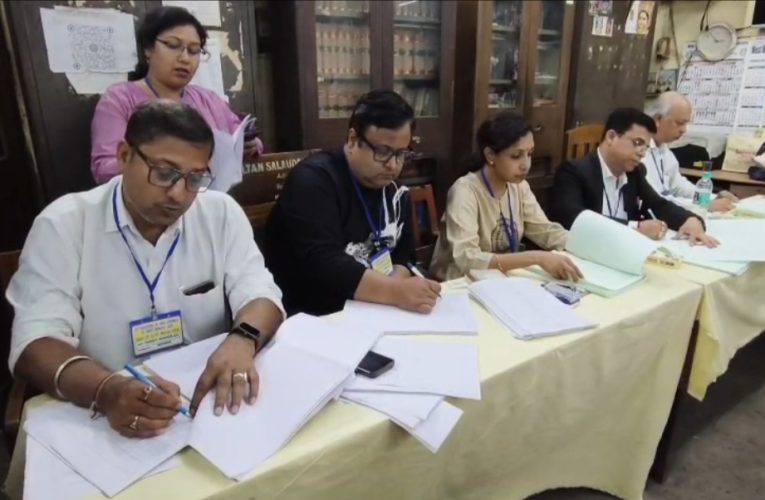 রাজ্য বার কাউন্সিলের মহাযুদ্ধ: দুর্গাপুর মহকুমা আদালতেও শুরু ভোটগ্রহণ, লড়াইয়ে দুই ভূমিপুত্র