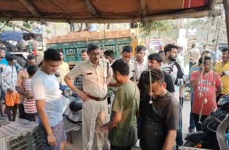 দুর্গাপুরে মর্মান্তিক দুর্ঘটনা: জোনাল মার্কেটে ফলের দোকানে ঢুকল গাড়ি, মৃত ১