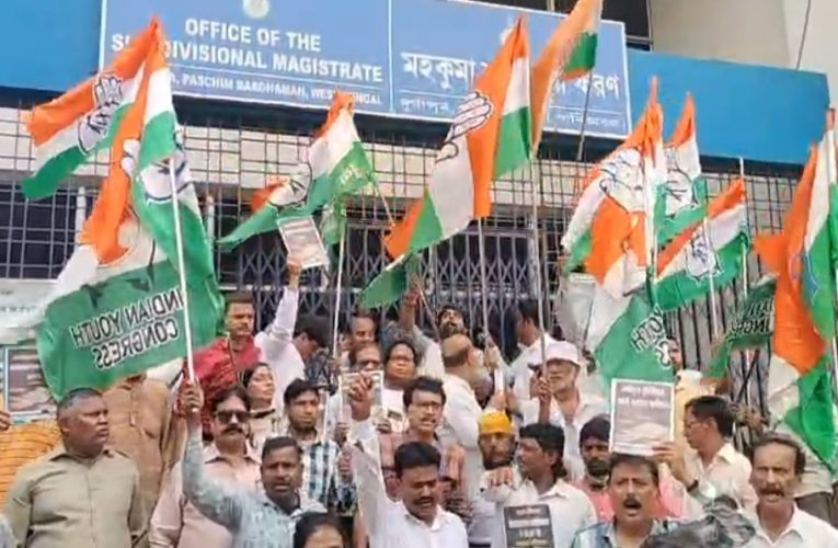 ভোটার তালিকায় কারচুপির অভিযোগ: এসডিএম দপ্তরে কংগ্রেসের তুলকালাম বিক্ষোভ