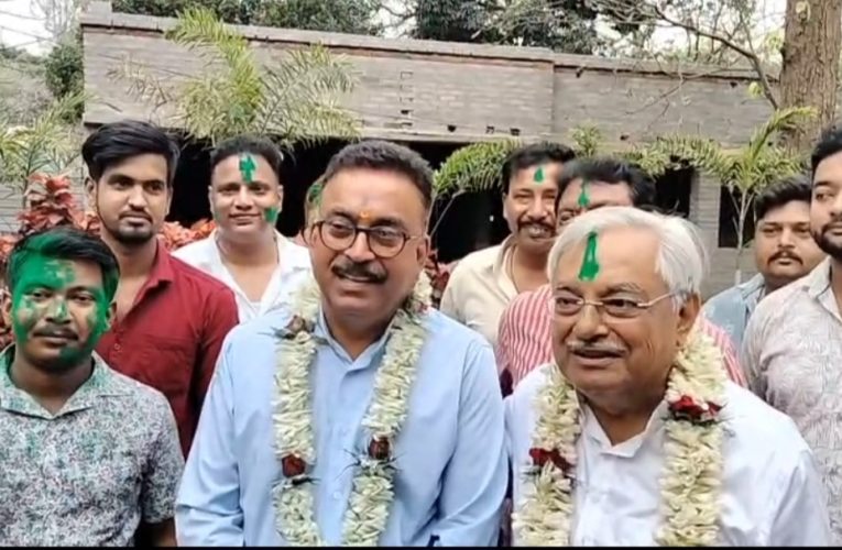 শিল্পাঞ্চলে অকাল বসন্ত: প্রার্থী ঘোষণা হতেই দুর্গাপুরে আবির খেলা, ‘প্রদীপ’ সমীপে “কবি”