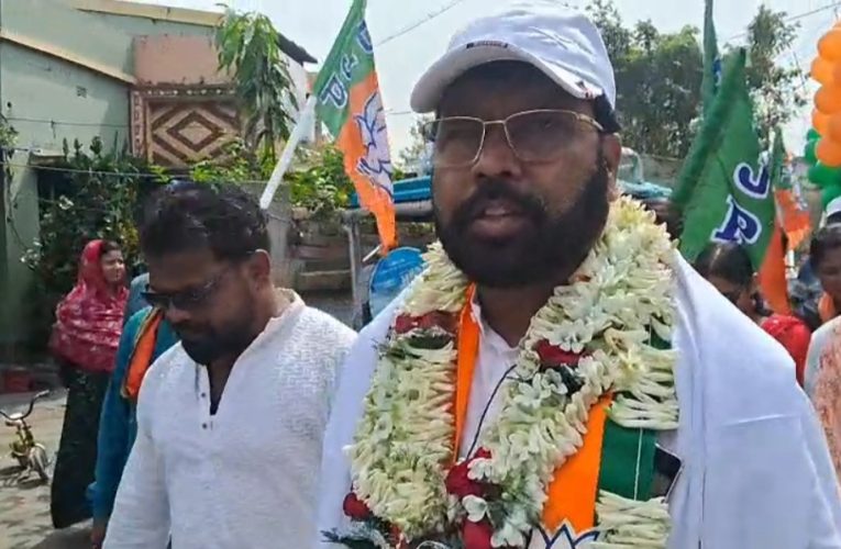 ‘সোনার চামচ মুখে দিয়ে জন্মেছেন’, দুর্গাপুরে প্রতিদ্বন্দ্বীকে বেনজির আক্রমণ লক্ষণ ঘড়ুইয়ের