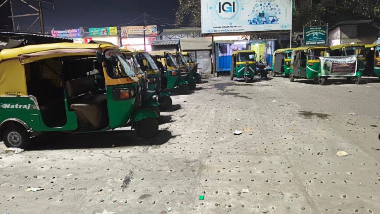 station-auto-stand-railway-ground-rail-colony-durgapur-qhvxd9m4mu