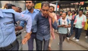 তোলাবাজির প্রতিবাদে ডিএমসি মোড়ে বাস রুখে বিক্ষোভ, দুর্গাপুরে উত্তেজনা