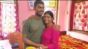 ইস্পাত নগরীর মুকুটে নয়া পালক, নবম হয়ে ডাক্তার হওয়ার স্বপ্নে বিভোর অভিমন্যু
