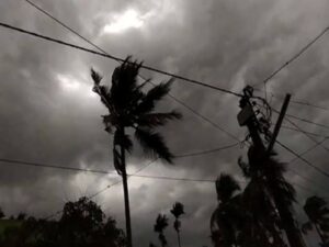 কলকাতায় কালবৈশাখীর দাপট, কাল থেকে ভারী বৃষ্টির কমলা সতর্কতা বর্ধমান-সহ একাধিক জেলায়